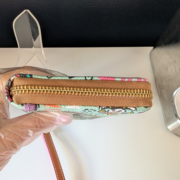 Brand NWOT Dooney & Bourke Disney "It's A Small World" Collaboration Wristlet - Picture 5 of 11